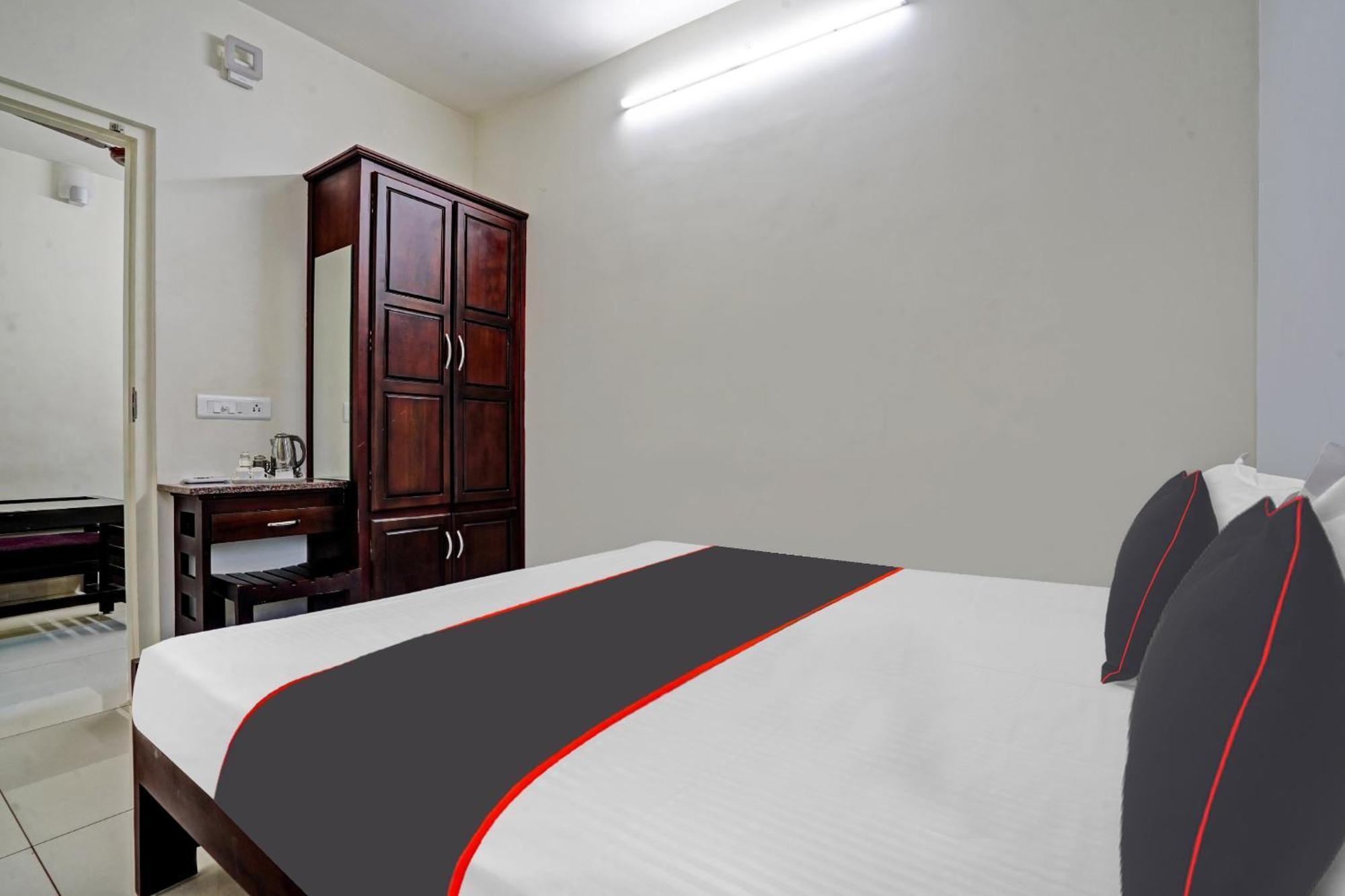 Collection O White House Pearl Hotel Kochi Exterior photo