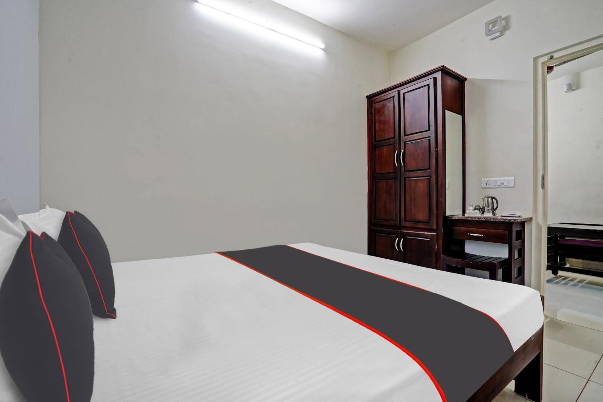 Collection O White House Pearl Hotel Kochi Exterior photo